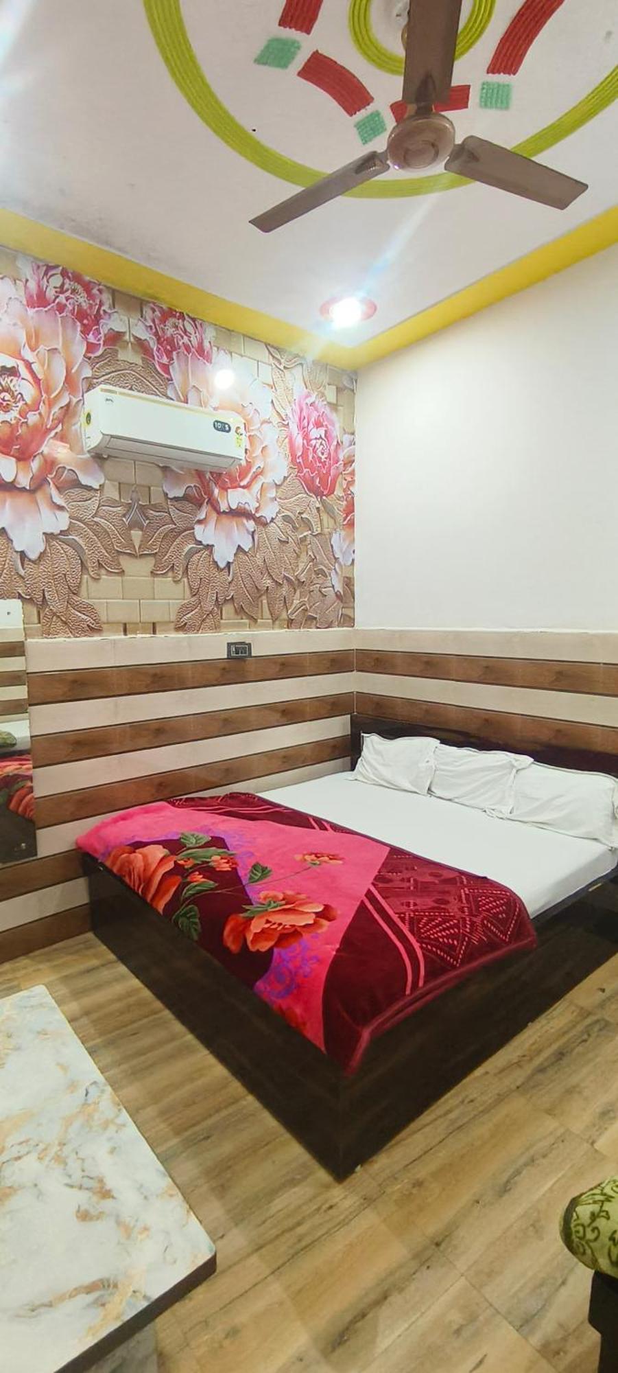 Guest house K.d.dham-near Prem Mandir *