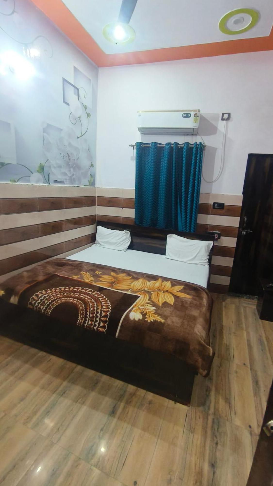 K.d.dham-near Prem Mandir * Vrindavan