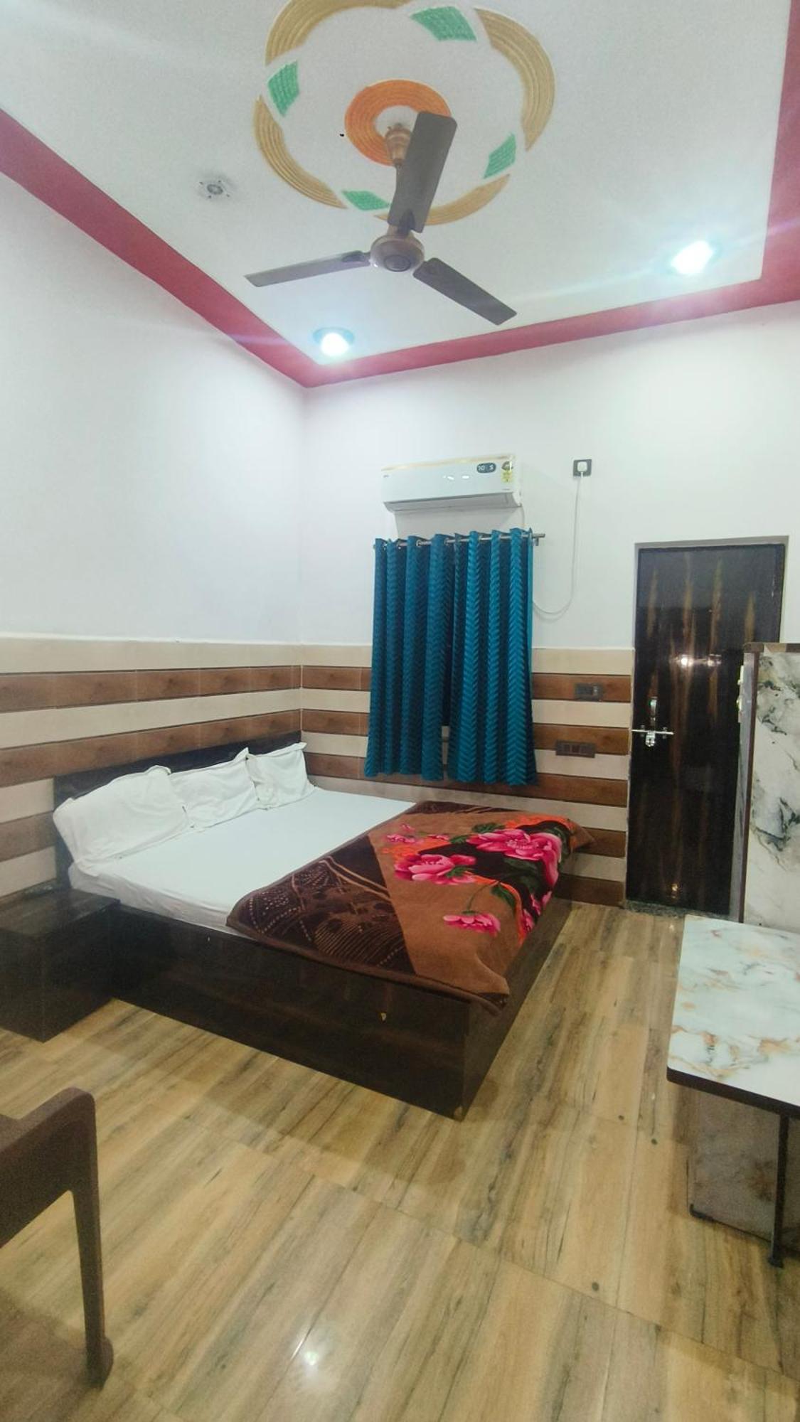 Guest house K.d.dham-near Prem Mandir