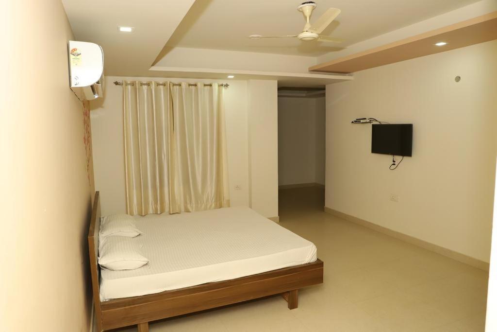 Braj Family Suits 4* Vrindavan