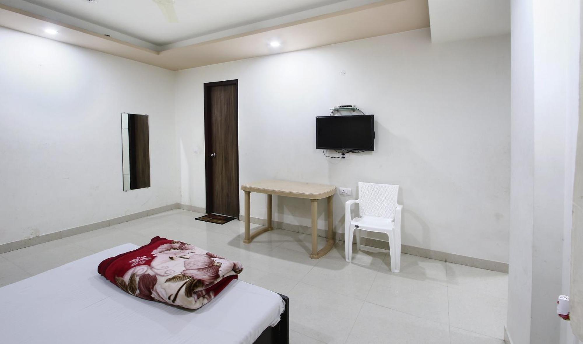 Braj Family Suits Hotel 4*