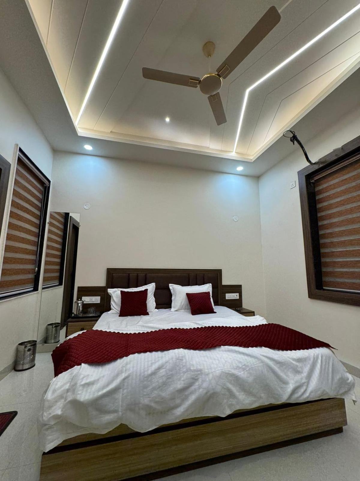 Shree Mukund Dham Guest house Vrindavan