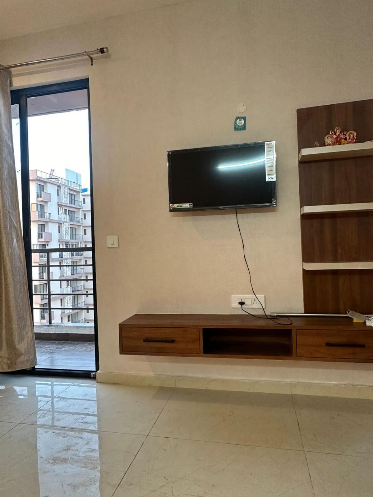 Serenity Skyline Apartment