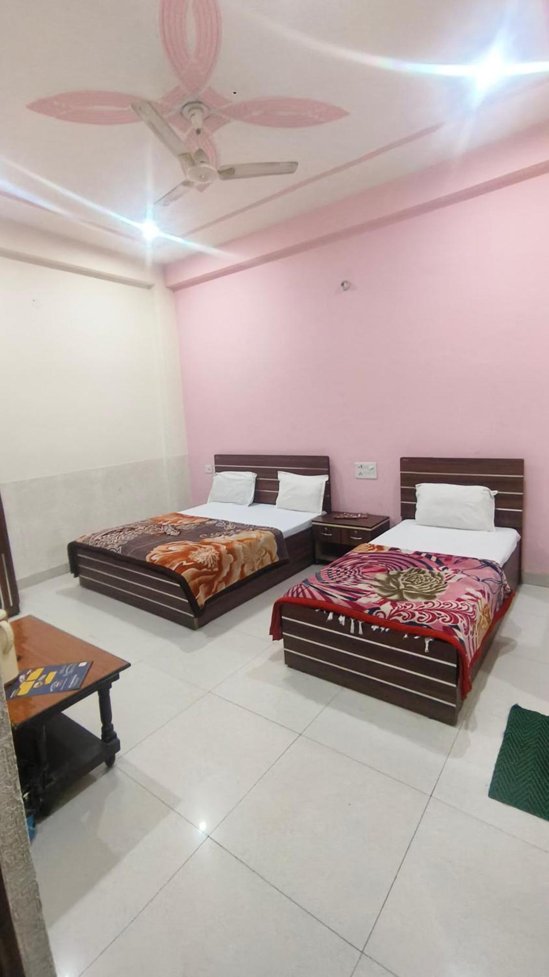 Shri Kamal Dham - Near Prem Mandir Guest house Vrindavan
