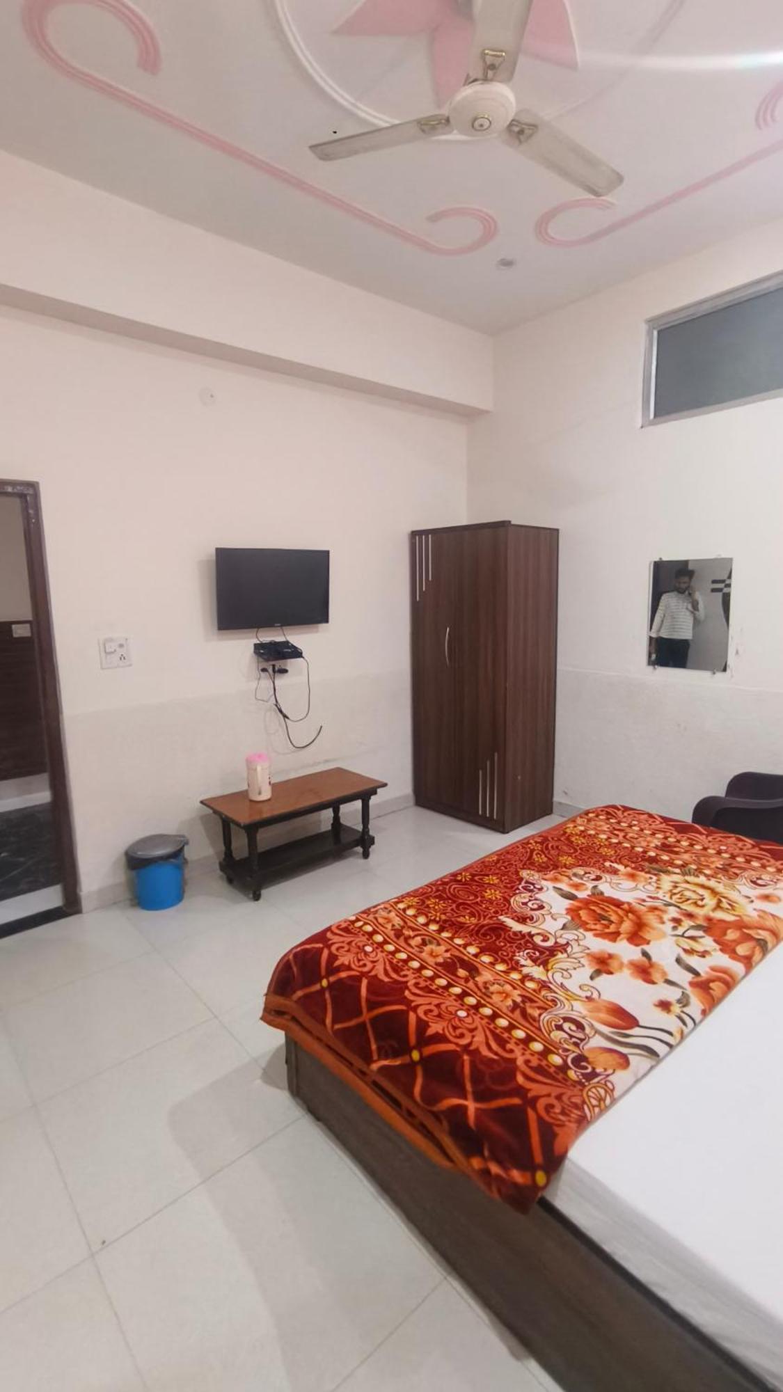 Shri Kamal Dham - Near Prem Mandir * Vrindavan