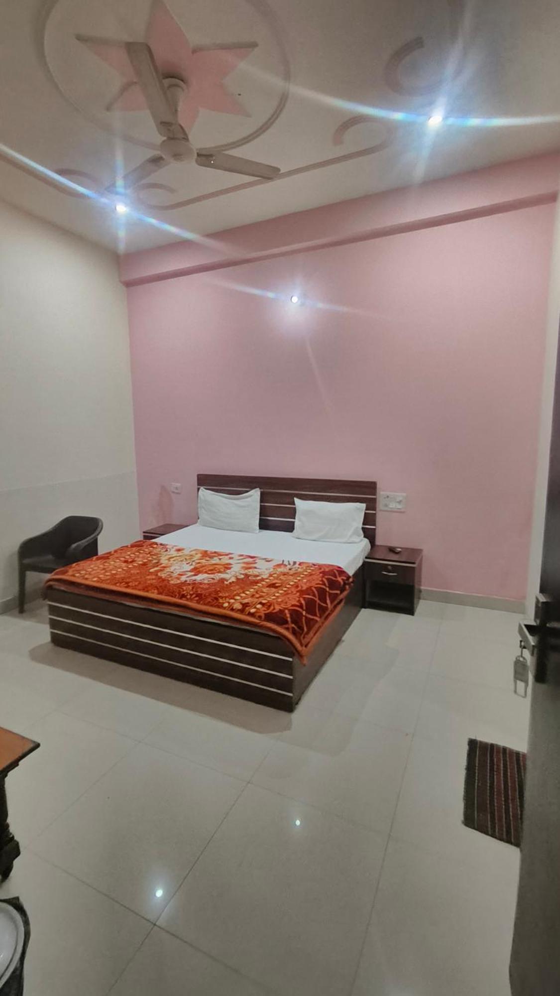Shri Kamal Dham - Near Prem Mandir Guest house