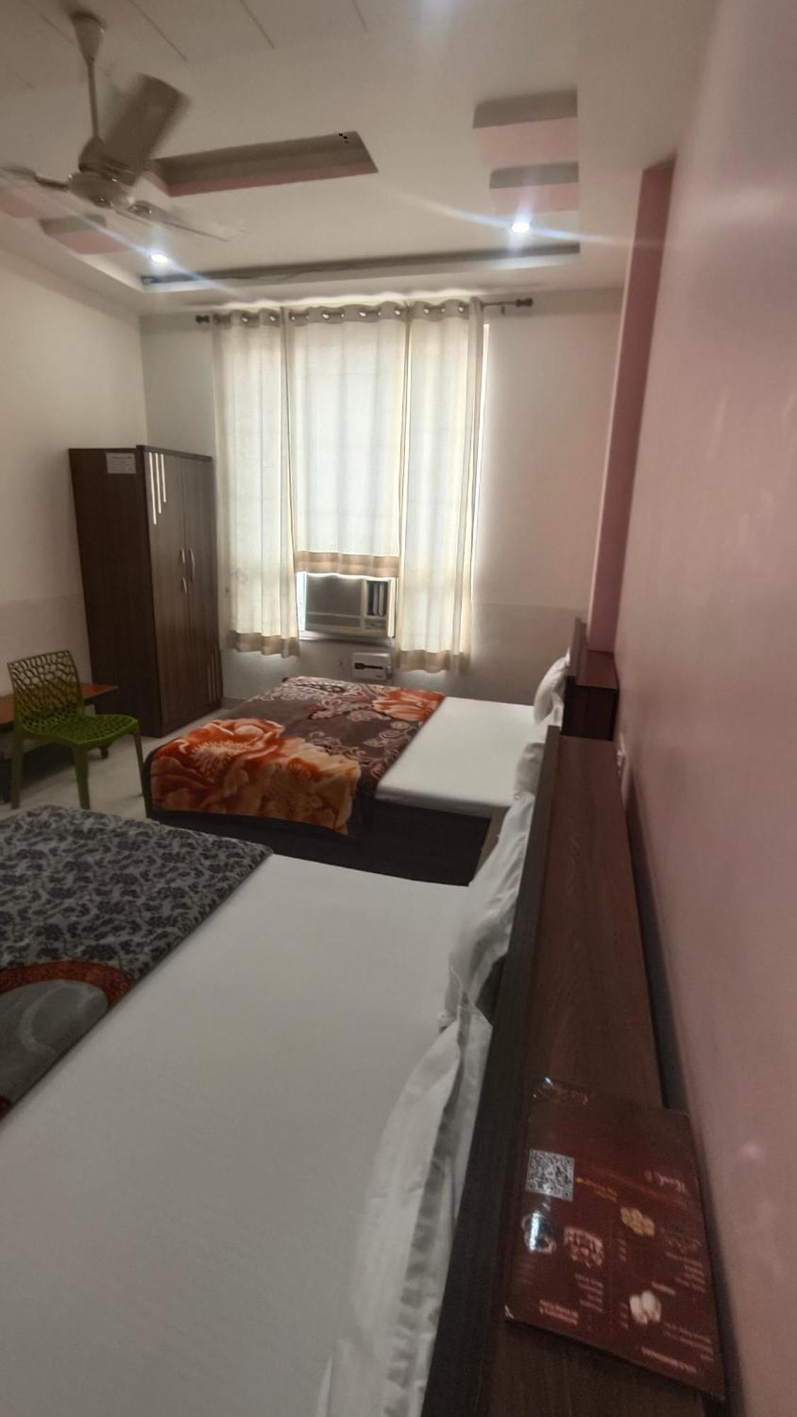 Guest house Shri Kamal Dham - Near Prem Mandir *