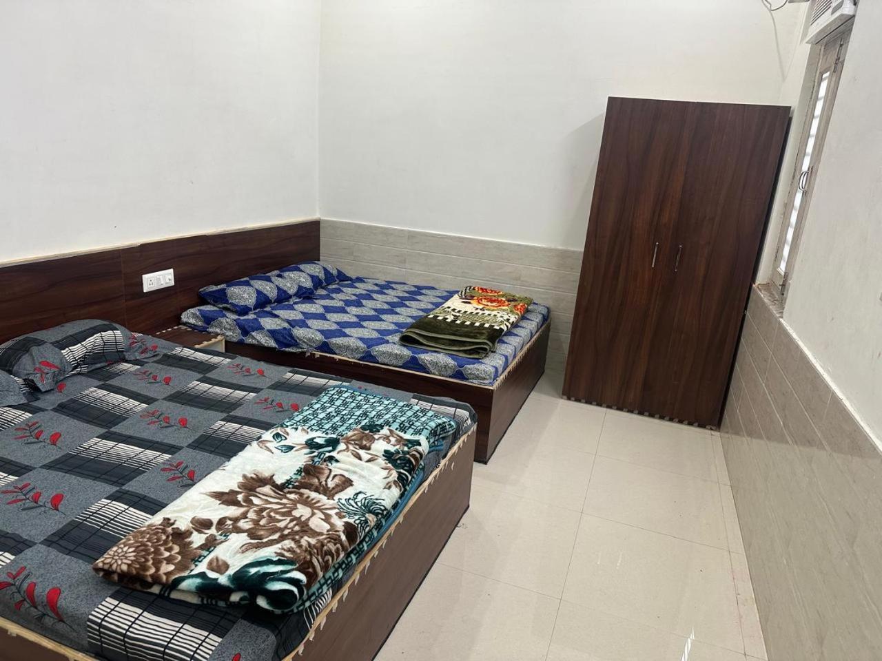Guest house Radhey Radhey *