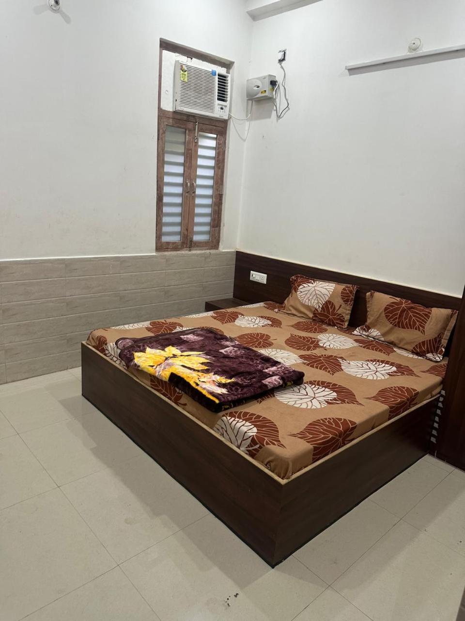 Guest house Radhey Radhey *