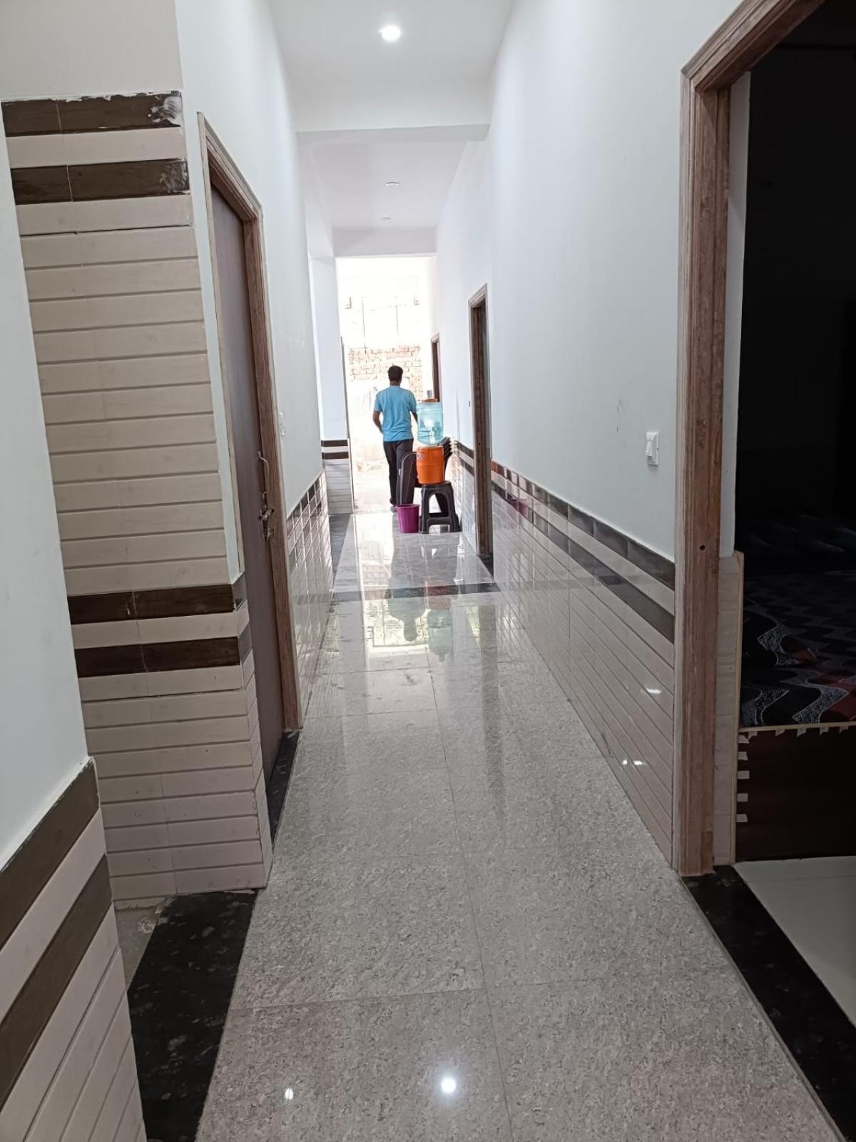 Guest house Radhey Radhey *