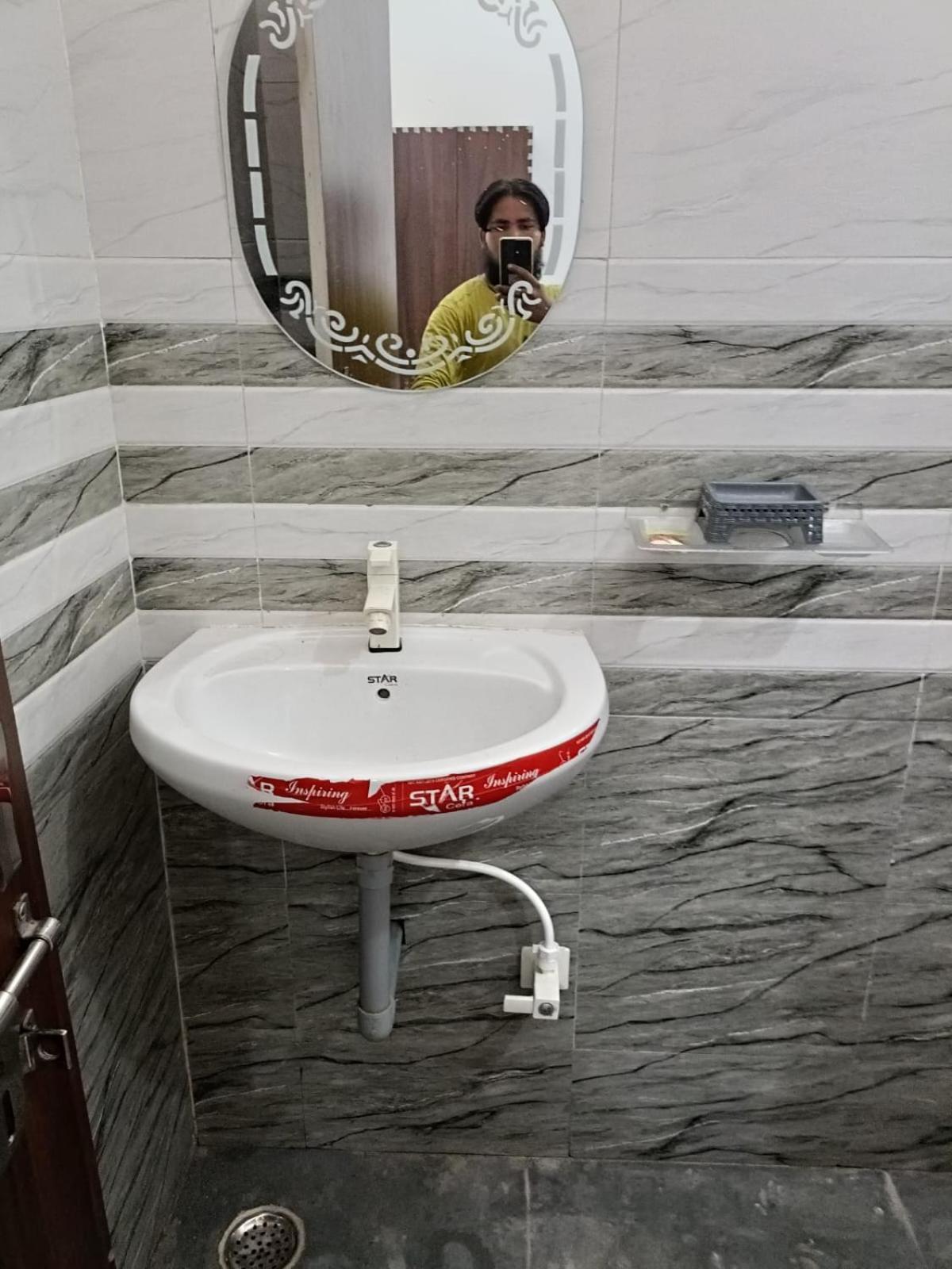 Guest house Radhey Radhey