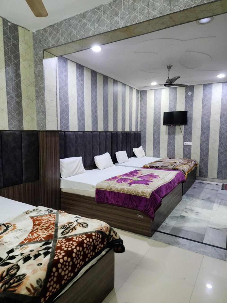 Hotel Radhe Radhe Dhaam Vrindavan