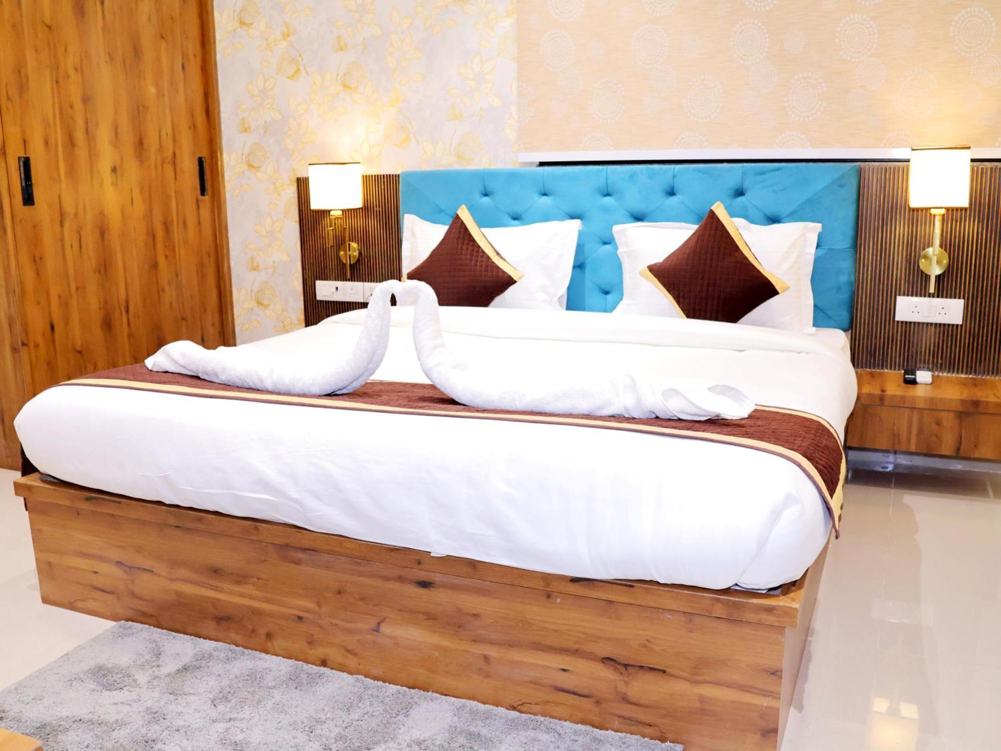 Tulsi Grand Hotel *