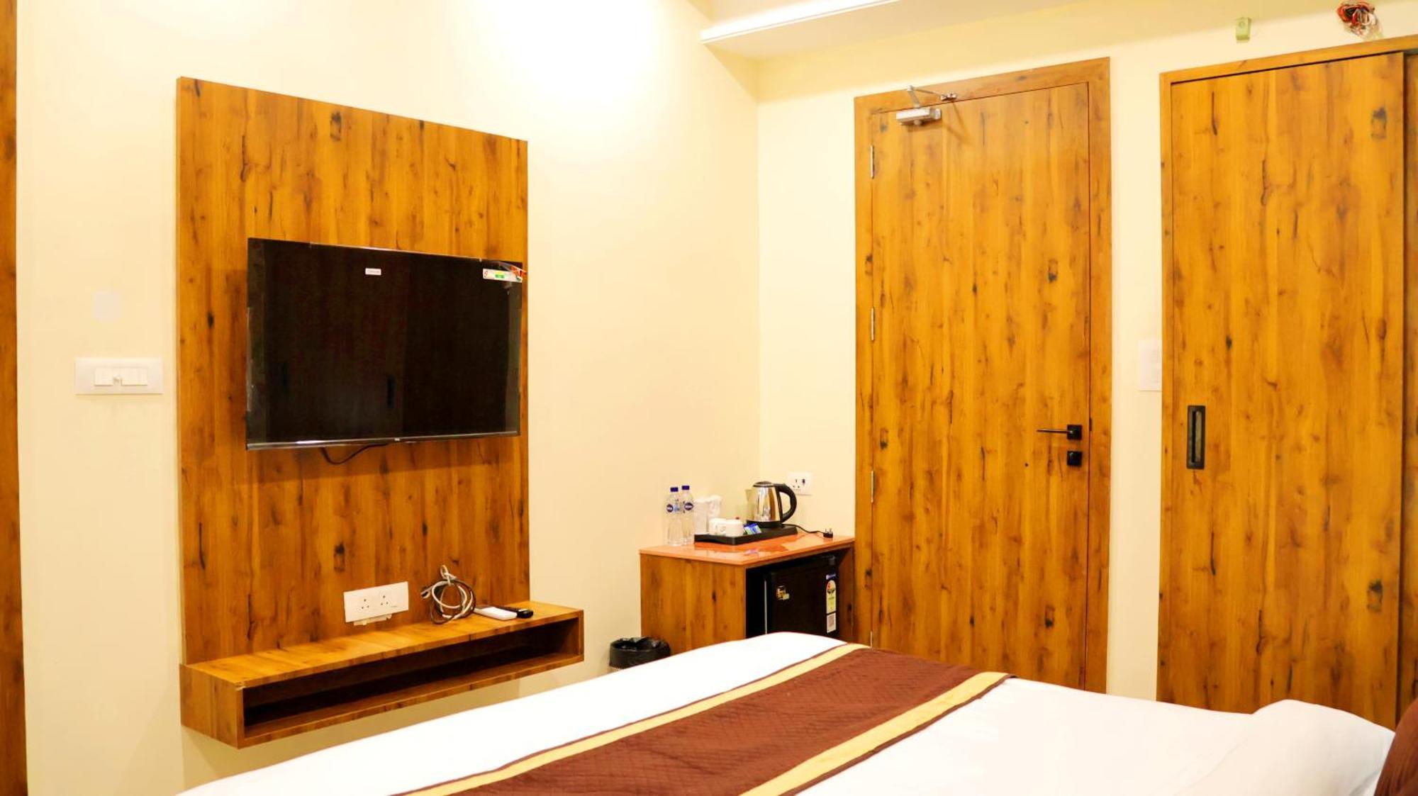 Tulsi Grand Hotel Vrindavan