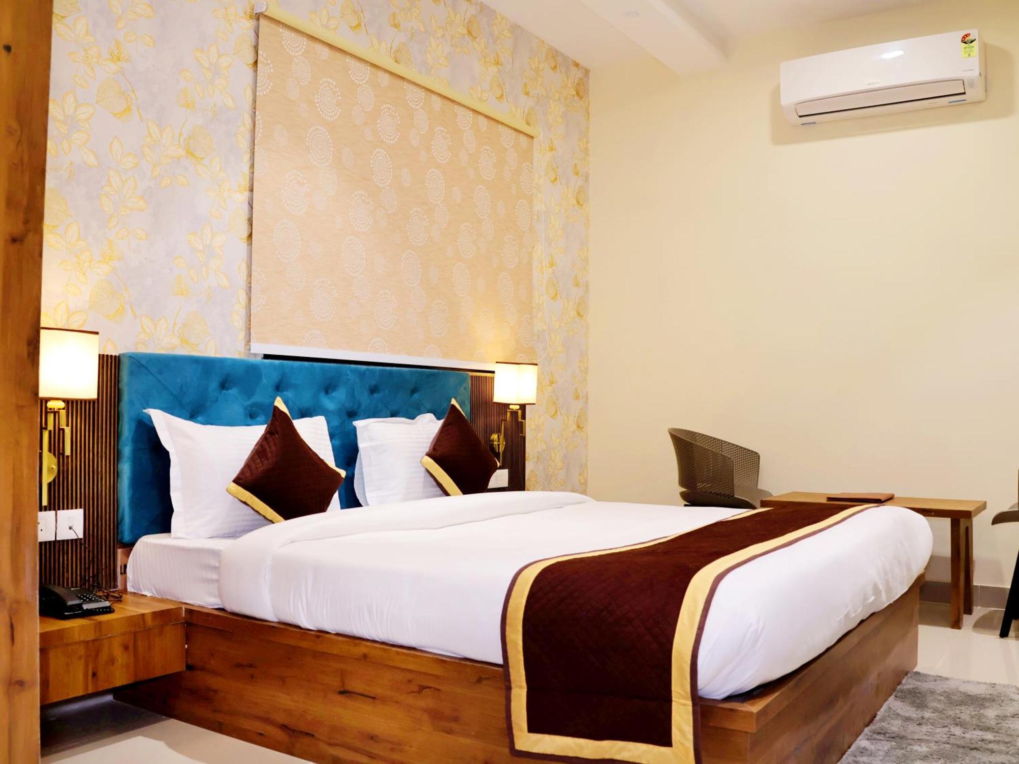 Tulsi Grand Hotel *