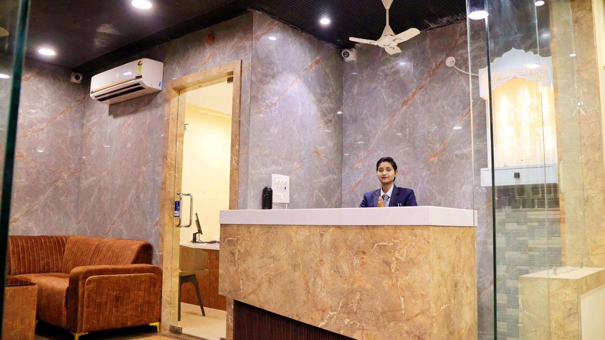 Tulsi Grand Hotel *