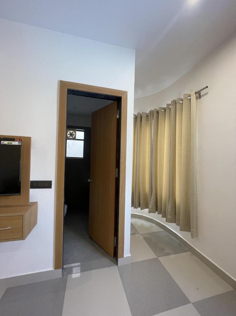 Srijan Hotel