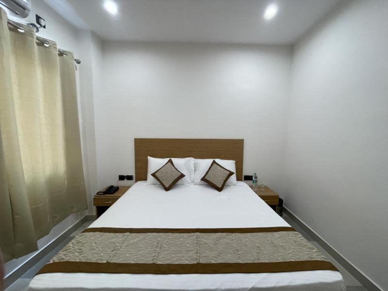 Srijan Hotel *