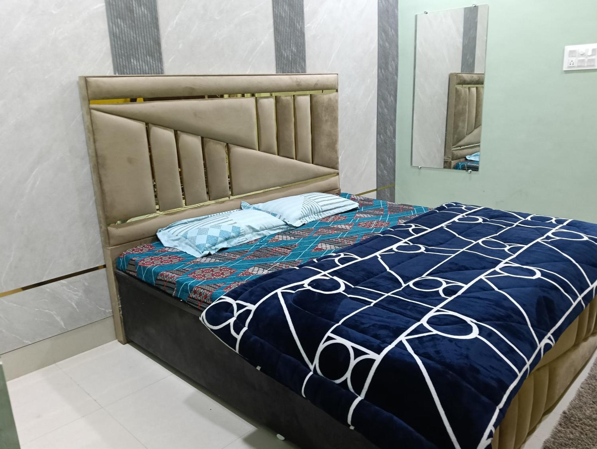 Priyamvada Family Guest house *