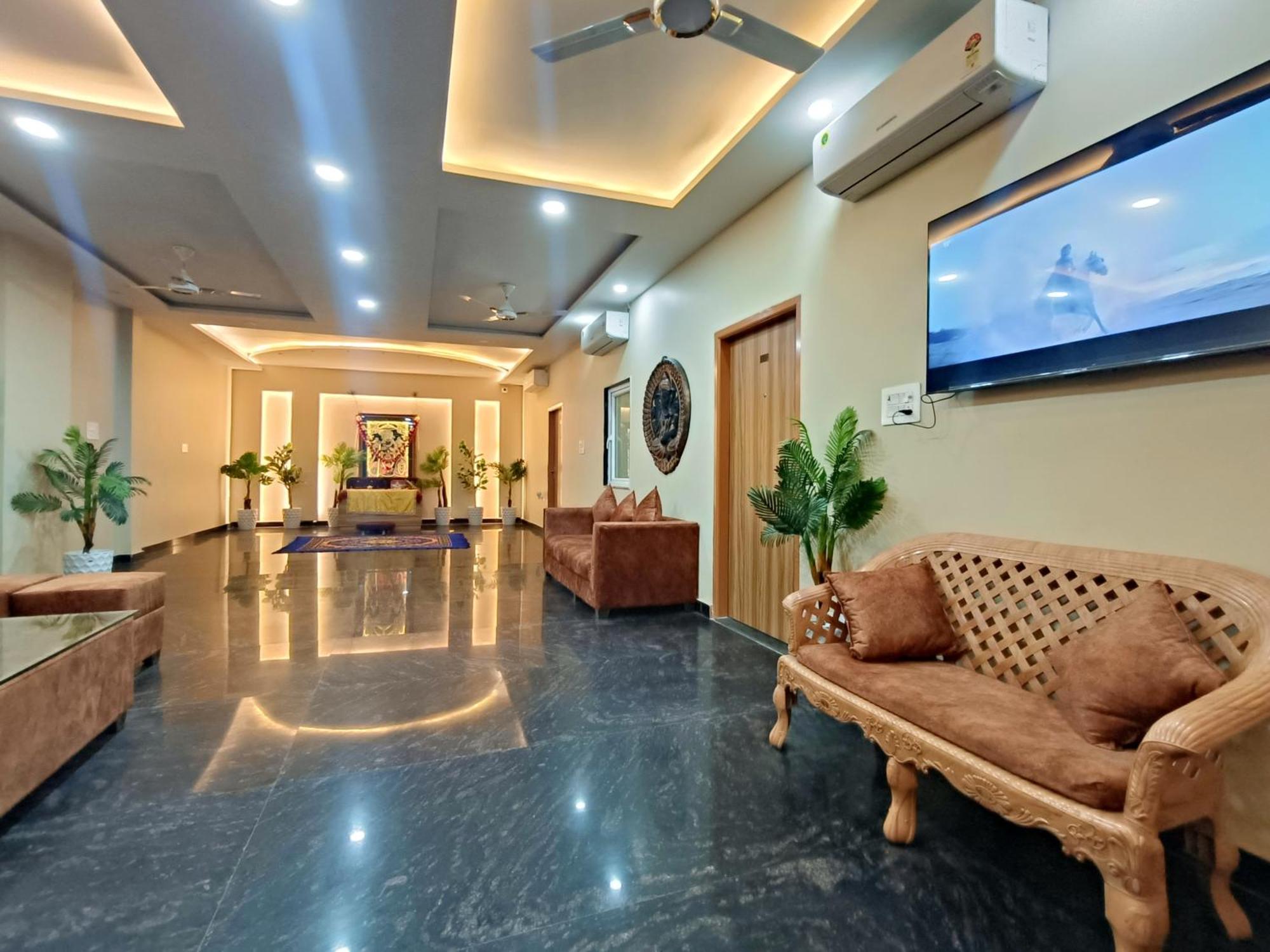 Shree Niddhivan ! Fully Ac, Nearby Prem Mandir & Isckon Temple - 500 Meters Away Only, Close To Main Attractions, Premium Rooms! 4*