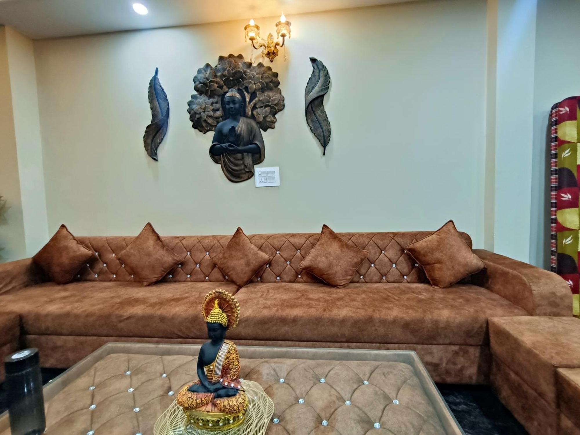 Shree Niddhivan ! Fully Ac, Nearby Prem Mandir & Isckon Temple - 500 Meters Away Only, Close To Main Attractions, Premium Rooms! Vrindavan