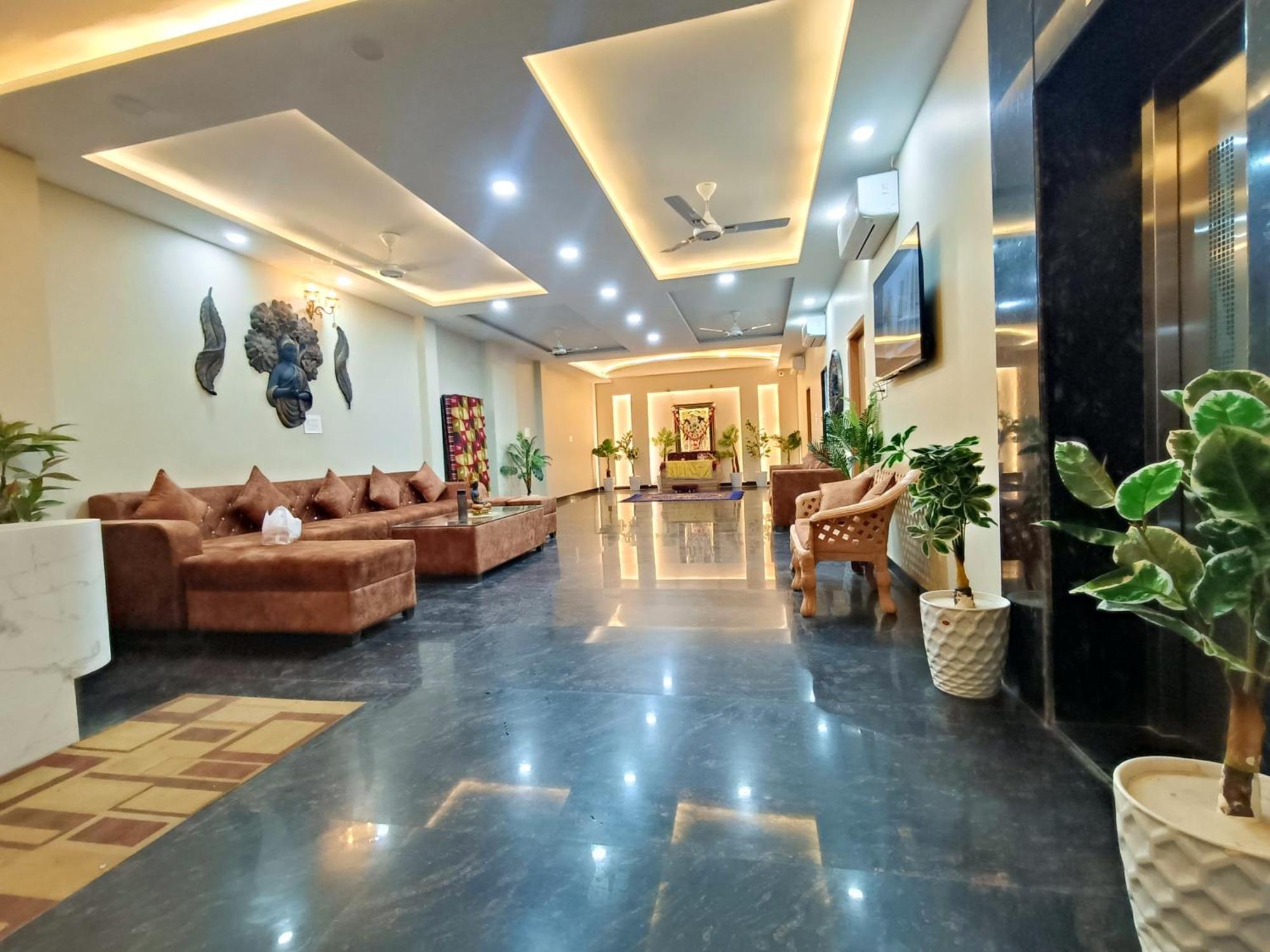 Shree Niddhivan ! Fully Ac, Nearby Prem Mandir & Isckon Temple - 500 Meters Away Only, Close To Main Attractions, Premium Rooms! 4* Vrindavan