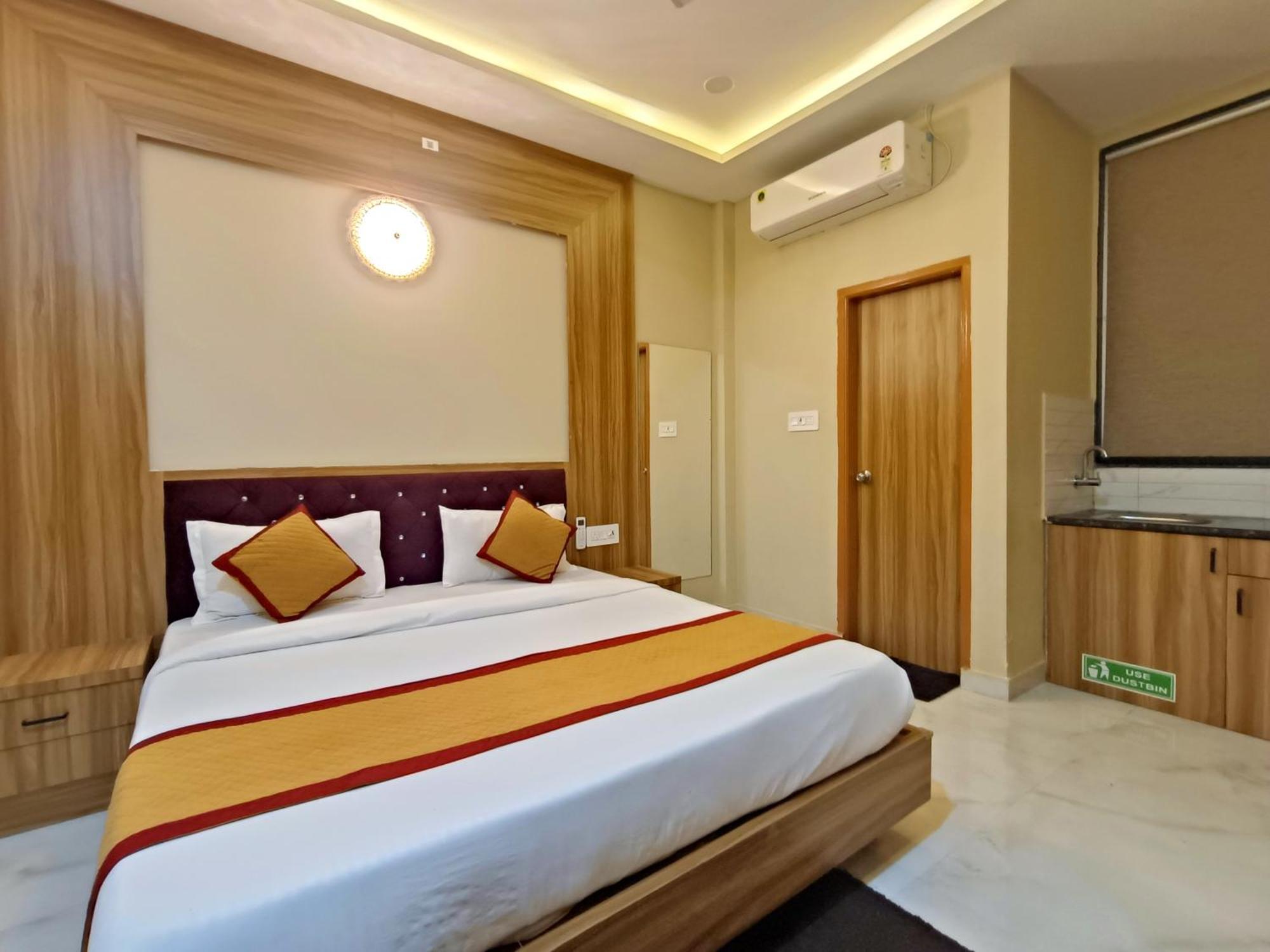 Shree Niddhivan ! Fully Ac, Nearby Prem Mandir & Isckon Temple - 500 Meters Away Only, Close To Main Attractions, Premium Rooms! 4* Vrindavan