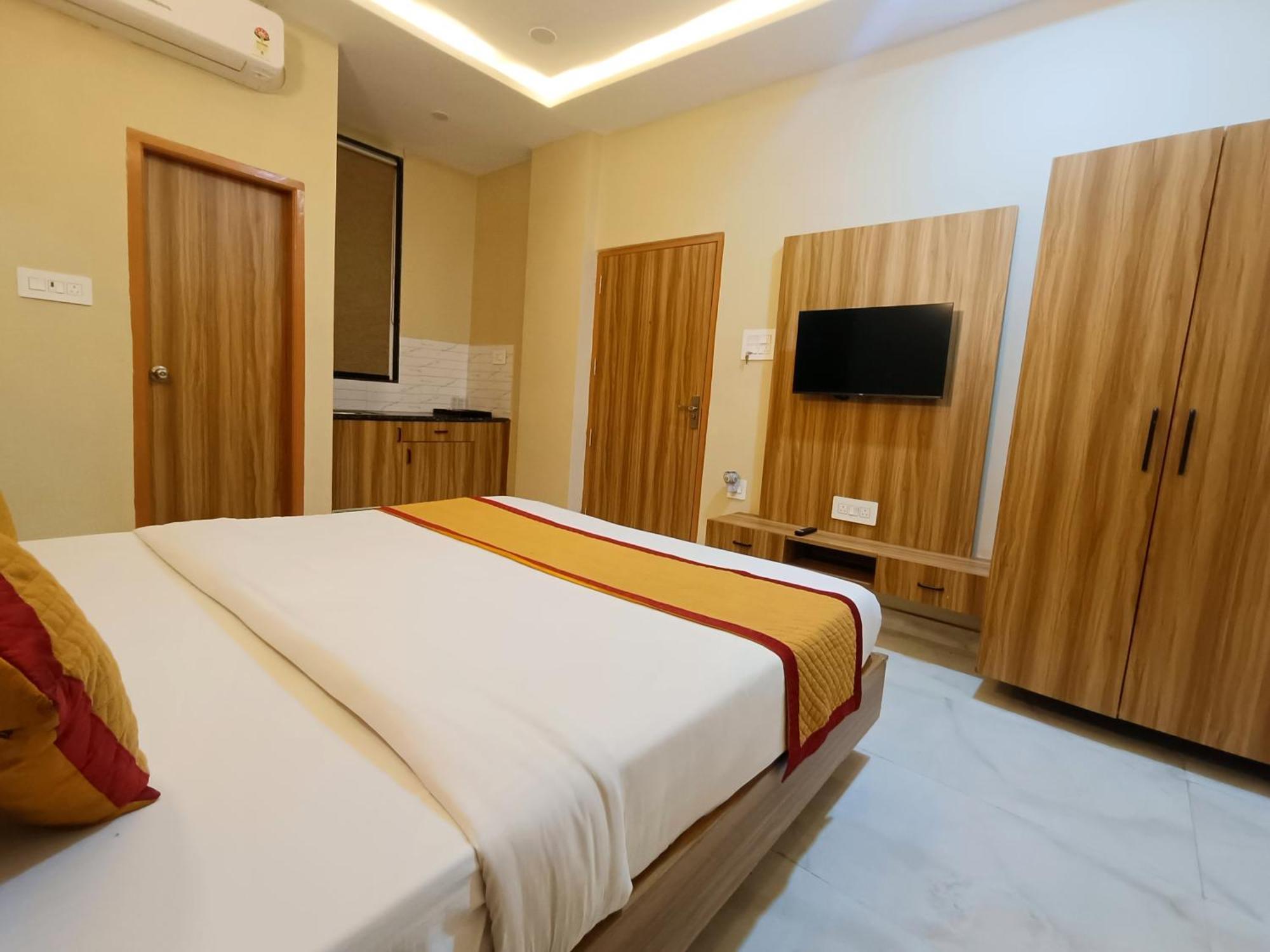 Shree Niddhivan ! Fully Ac, Nearby Prem Mandir & Isckon Temple - 500 Meters Away Only, Close To Main Attractions, Premium Rooms! Hotel 4*
