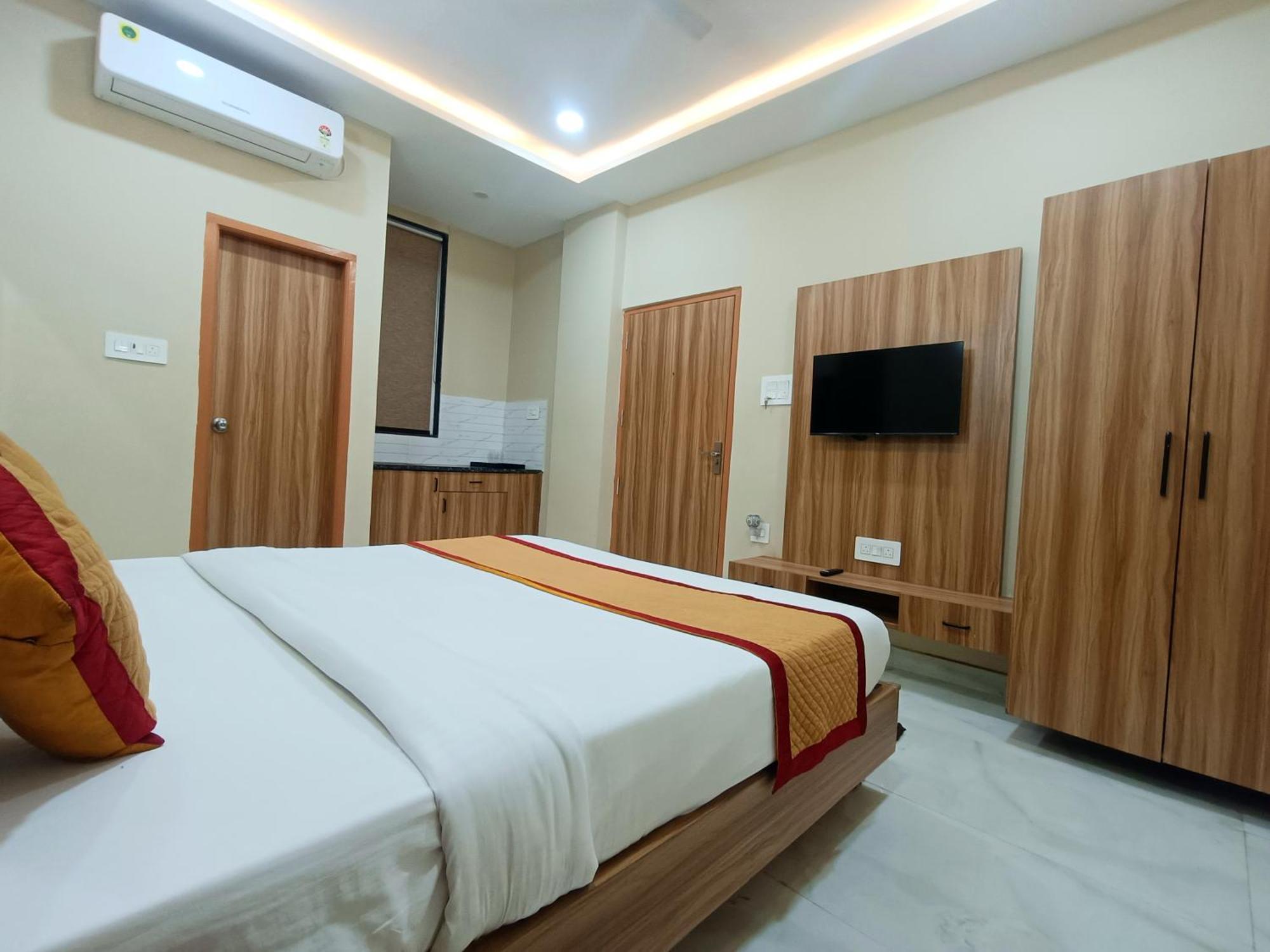 Hotel Shree Niddhivan ! Fully Ac, Nearby Prem Mandir & Isckon Temple - 500 Meters Away Only, Close To Main Attractions, Premium Rooms! Vrindavan