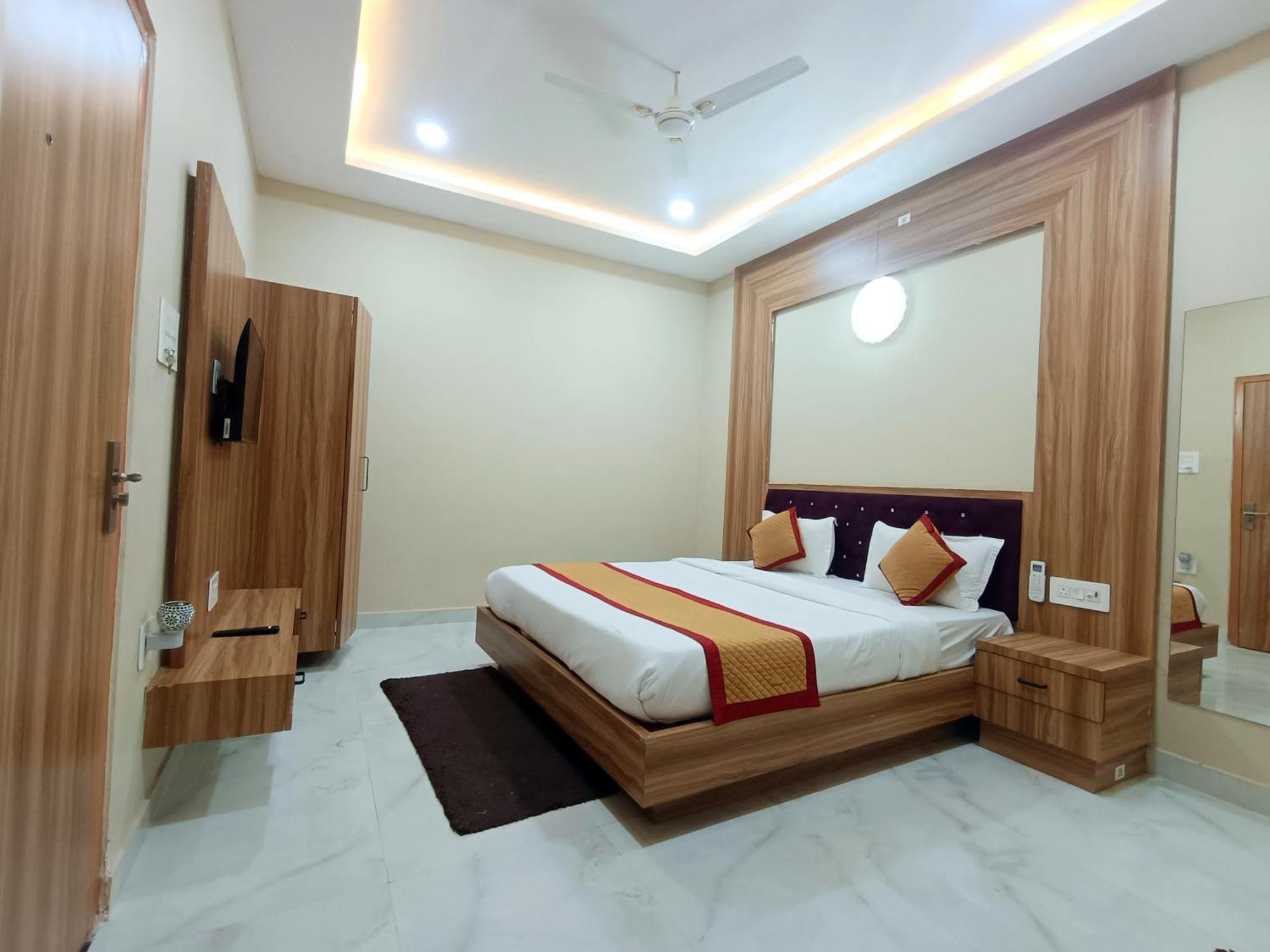 Shree Niddhivan ! Fully Ac, Nearby Prem Mandir & Isckon Temple - 500 Meters Away Only, Close To Main Attractions, Premium Rooms!