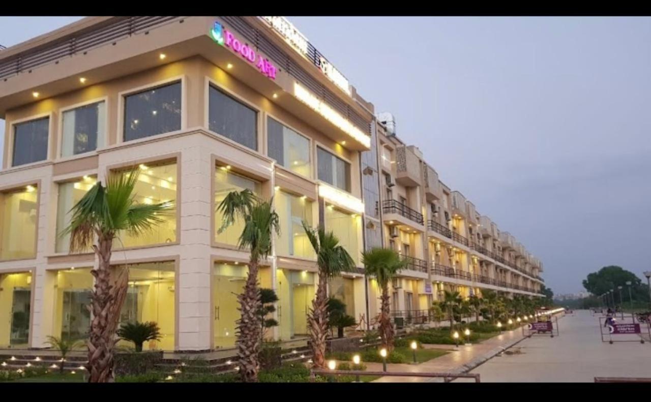Anand Citrine & Hotel 2*