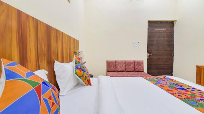 Premium Residency Fully Air Condition With Free Wifi Luxury Rated & Selling In