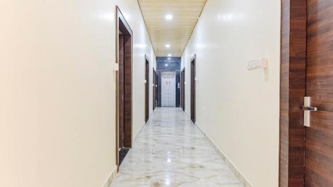 Premium Residency Fully Air Condition With Free Wifi Luxury Rated & Selling In