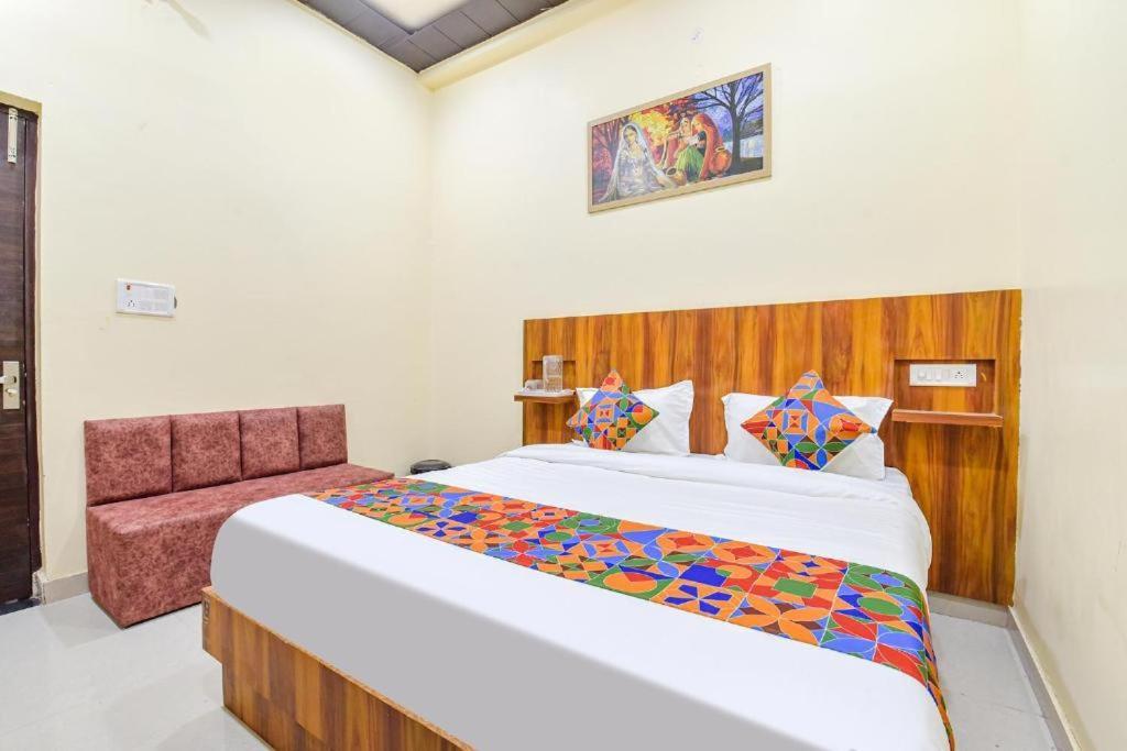 Hotel Premium Residency Fully Air Condition With Free Wifi Luxury Rated & Selling In