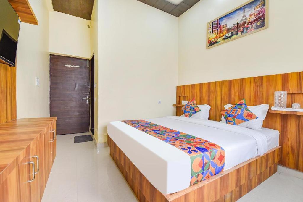 Premium Residency Fully Air Condition With Free Wifi Luxury Rated & Selling In 3*