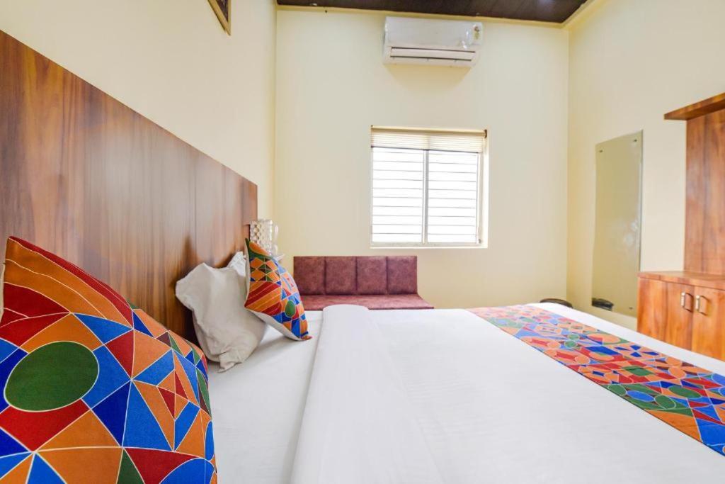 Premium Residency Fully Air Condition With Free Wifi Luxury Rated & Selling In Hotel