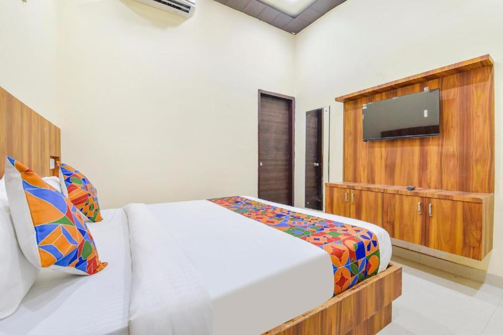 Premium Residency Fully Air Condition With Free Wifi Luxury Rated & Selling In Hotel 3*