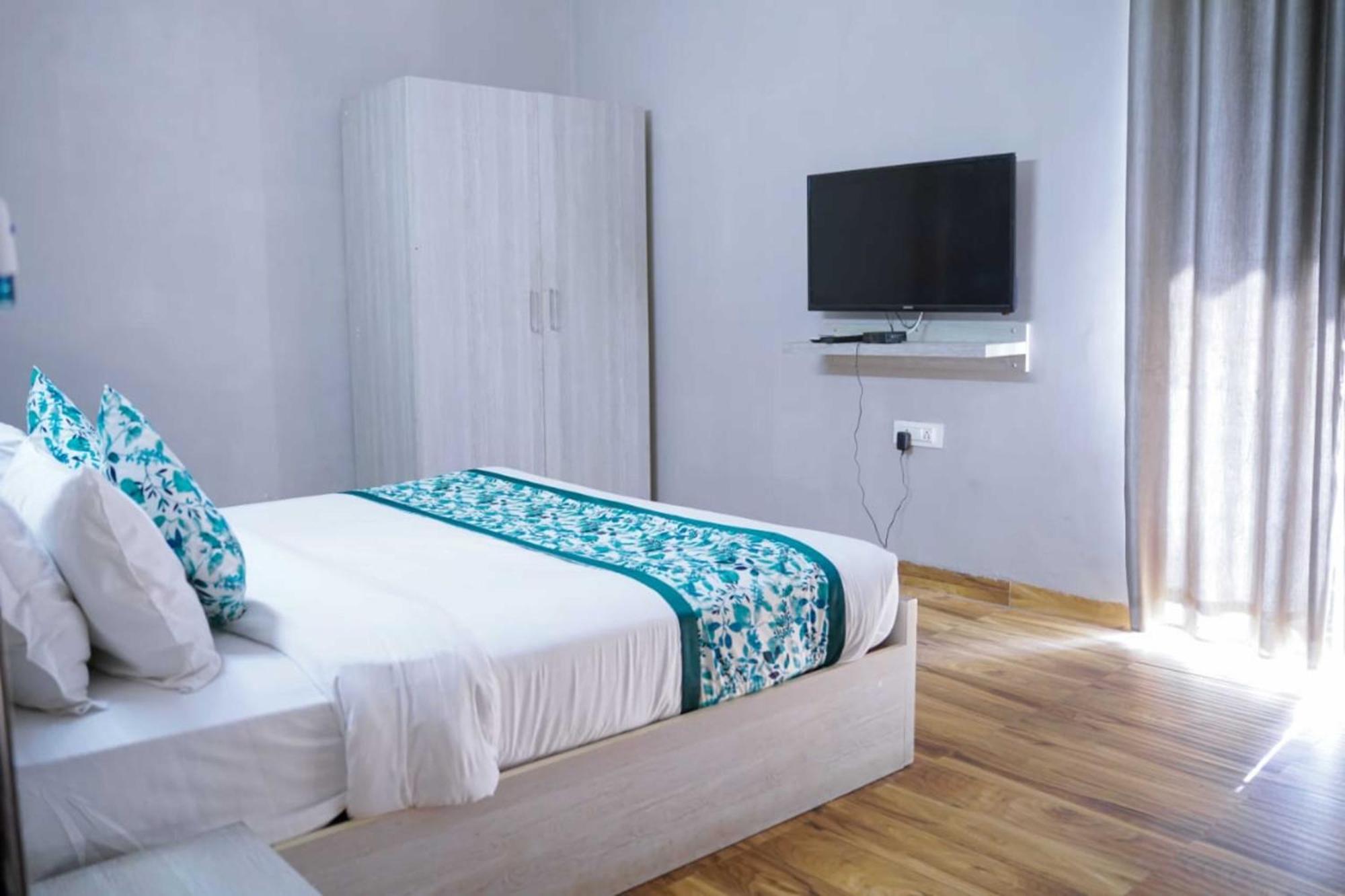 Hotel Dreams And