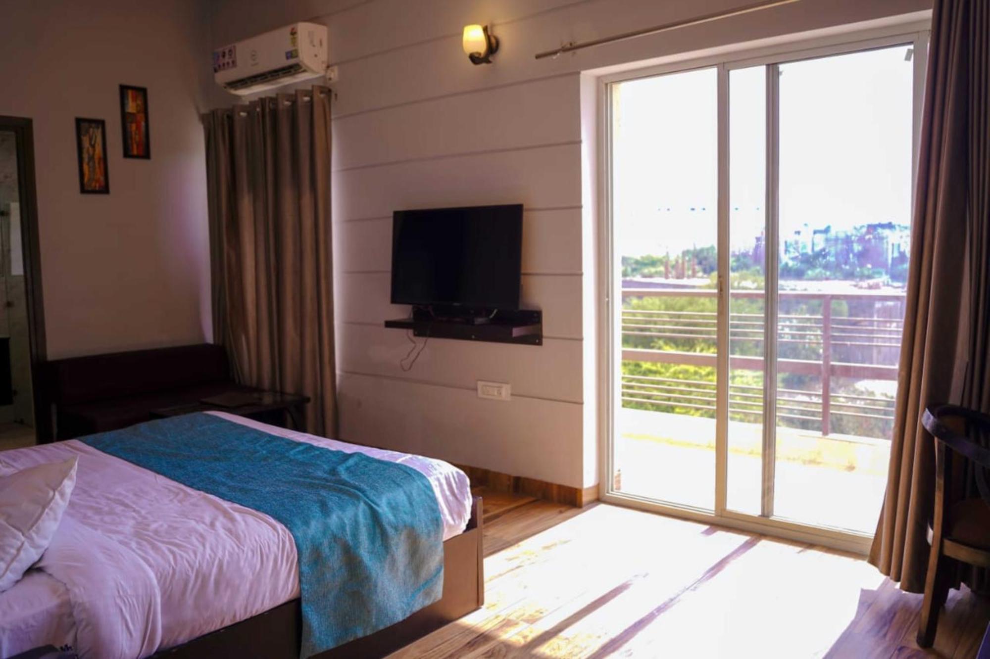Dreams And Hotel Vrindavan