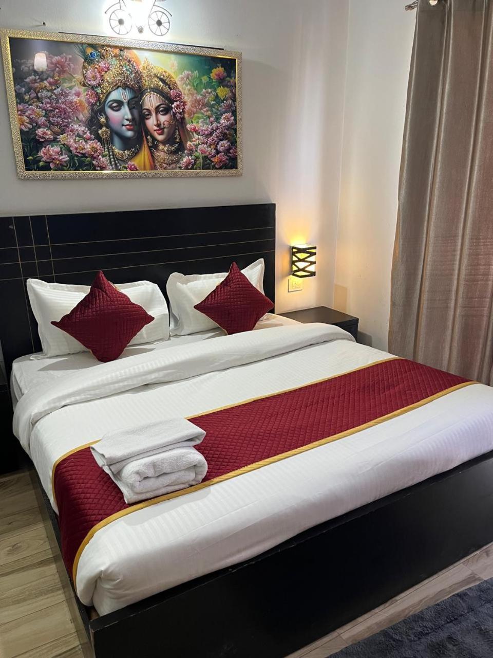 Hotel Eraya And - Near Prem Mandir