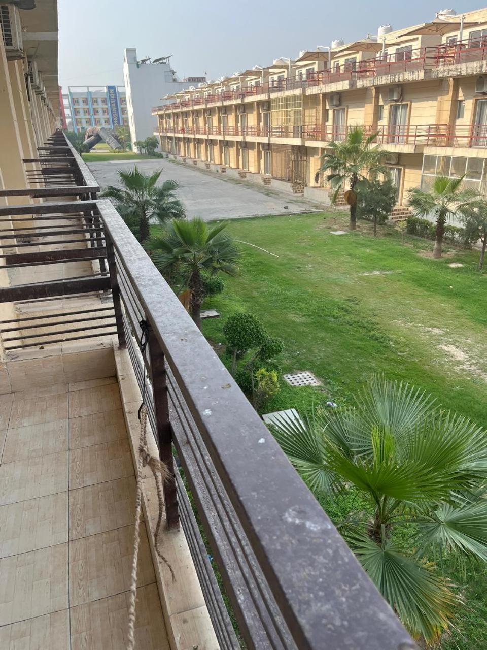 Eraya And - Near Prem Mandir Hotel 4*