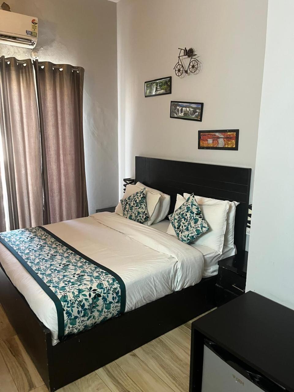 Hotel Eraya And - Near Prem Mandir