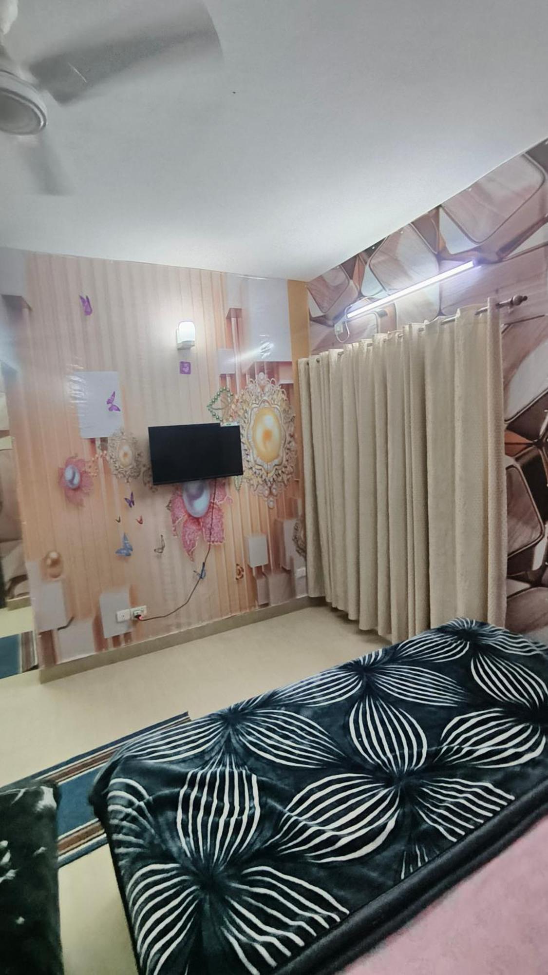 Apartment Omaxe Eternity-near Prem Mandir *
