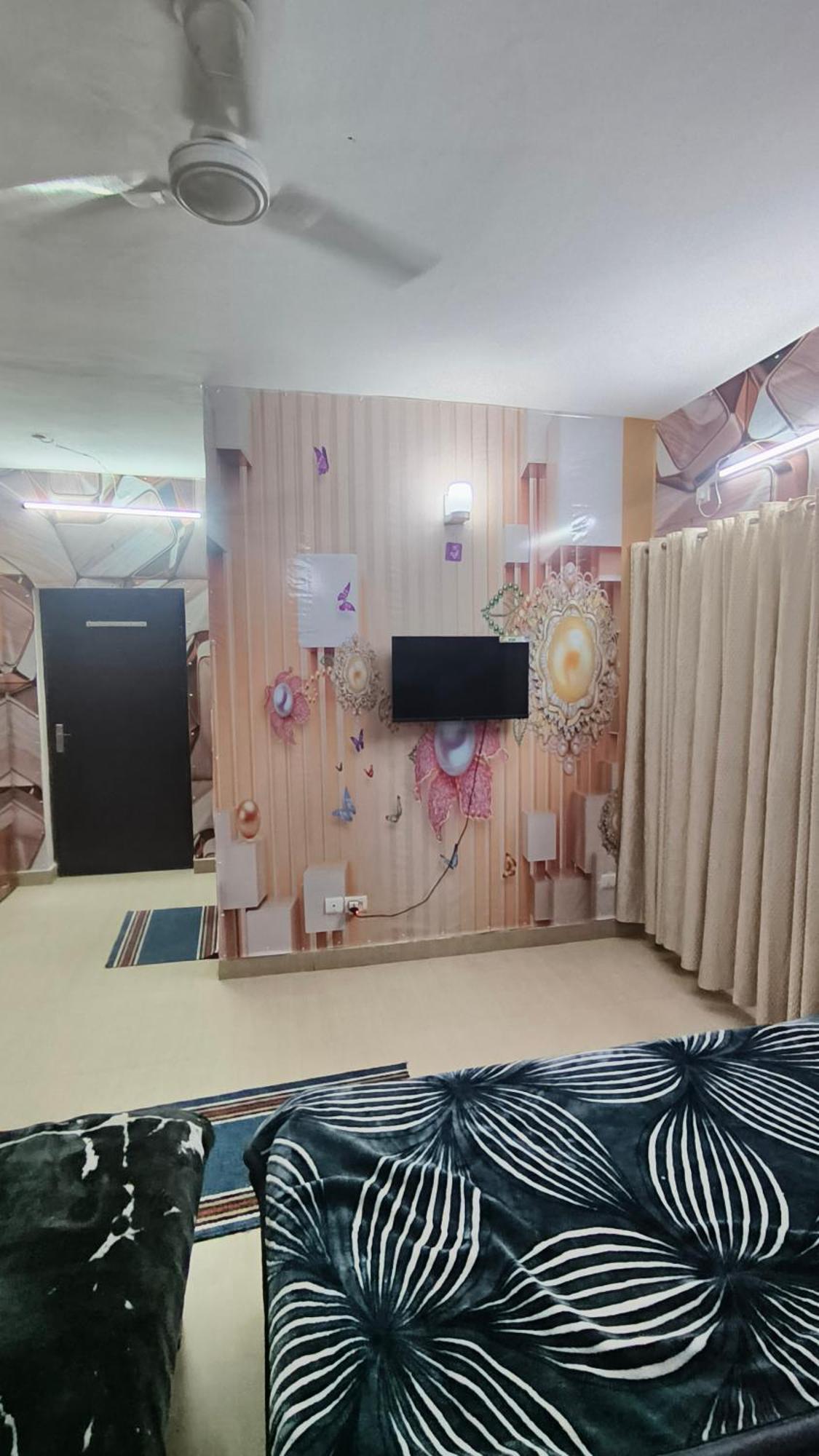 Apartment Omaxe Eternity-near Prem Mandir