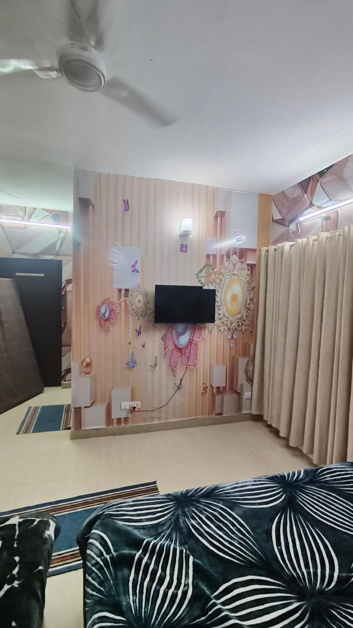 Apartment Omaxe Eternity-near Prem Mandir *