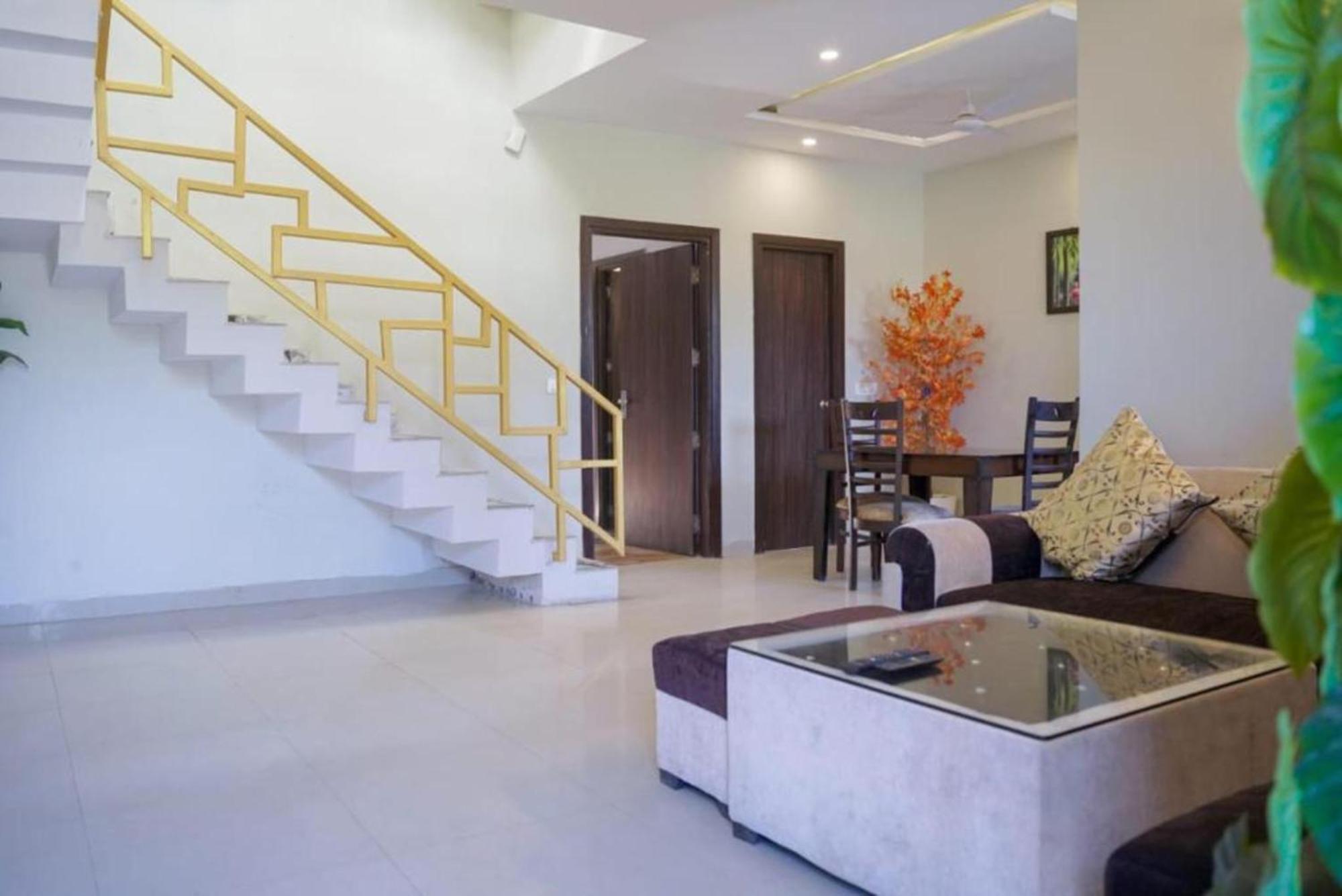 Dreams And Hotel Vrindavan