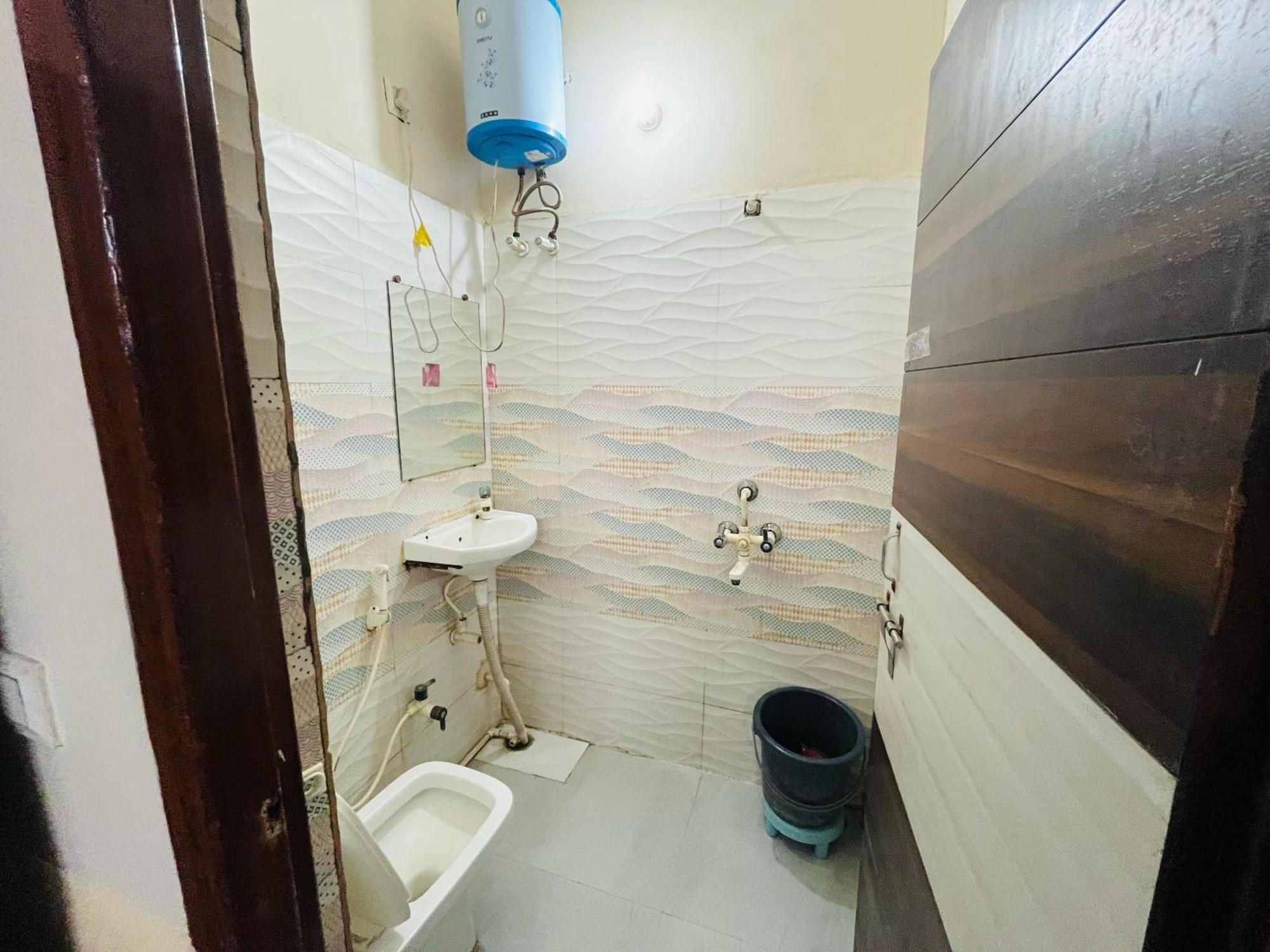 Homestay Krishna Palace Near Prem Mandir