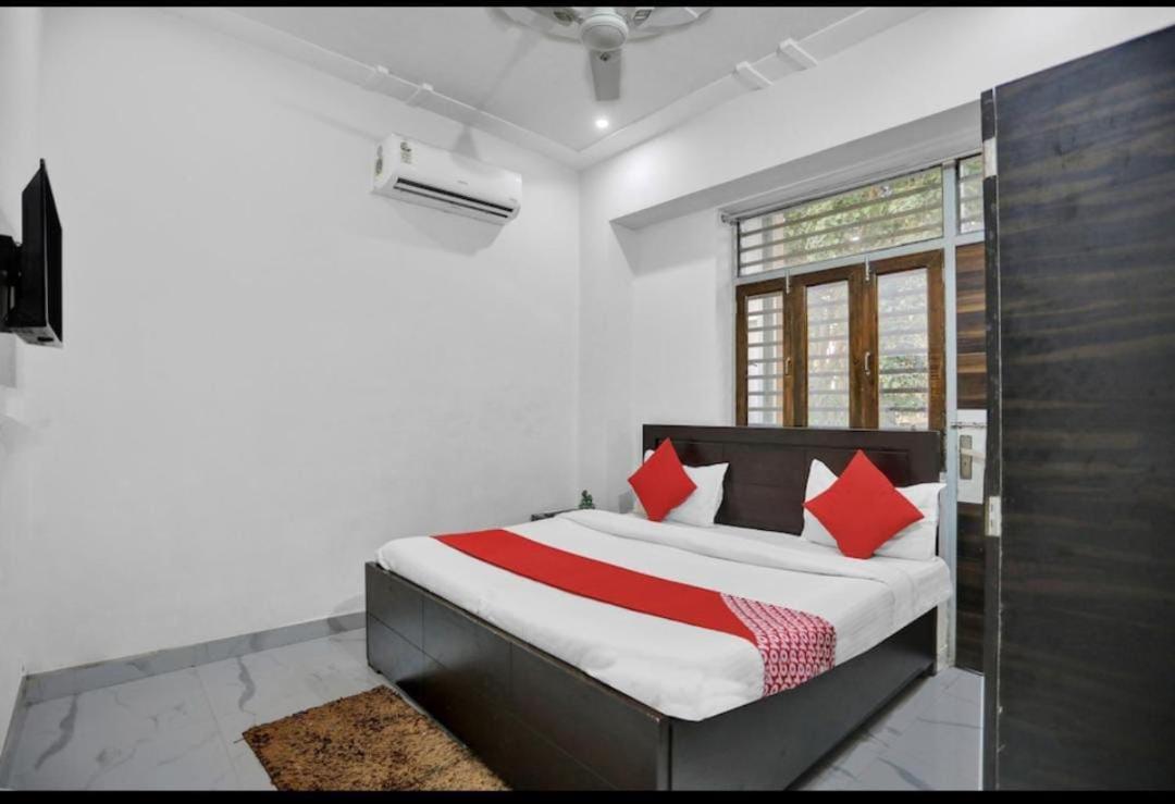 Homestay Krishna Palace Near Prem Mandir *