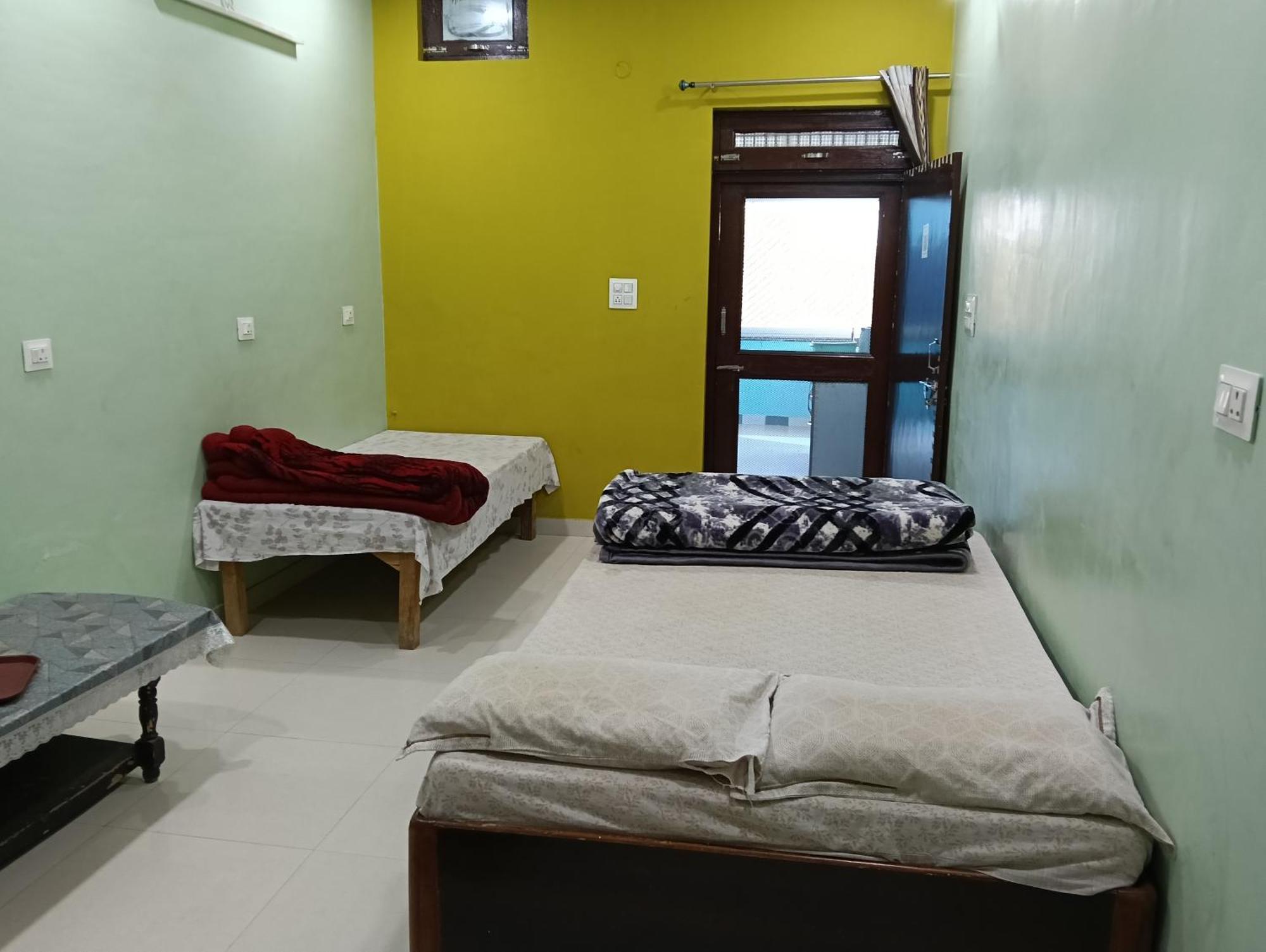 Guest house Priyamvada Family *