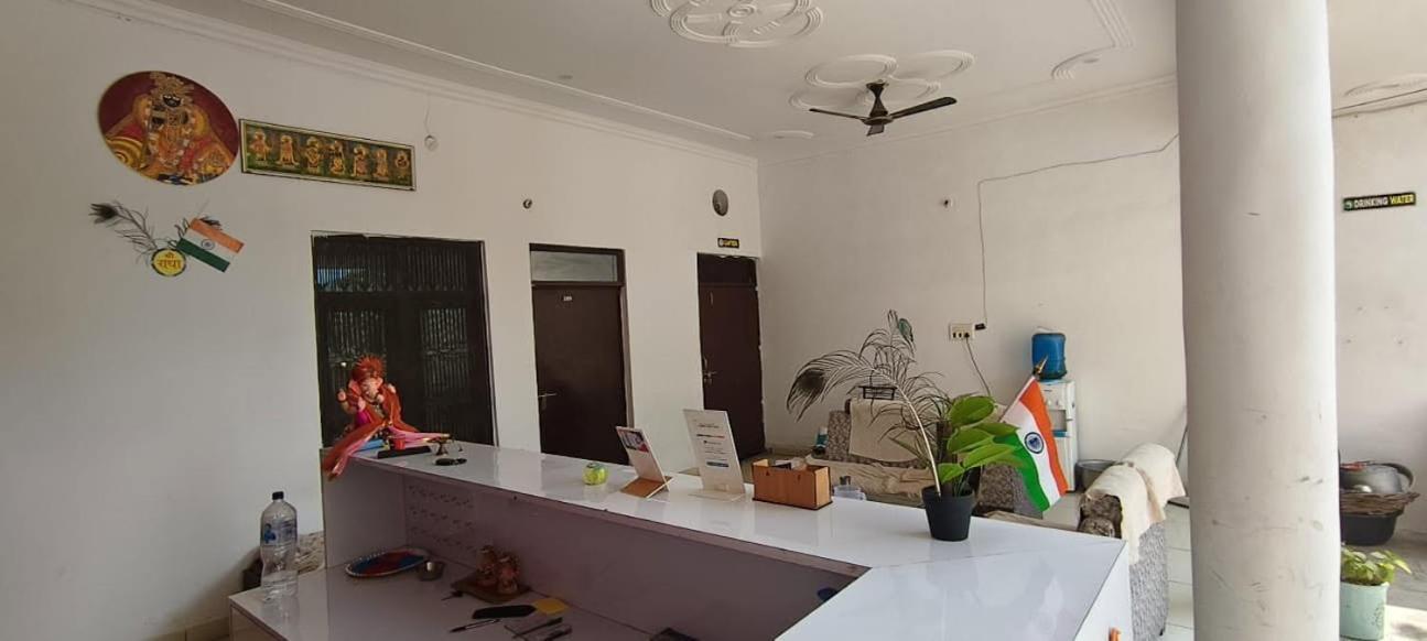 Hotel Maa Gayatri Dham Vrindavan
